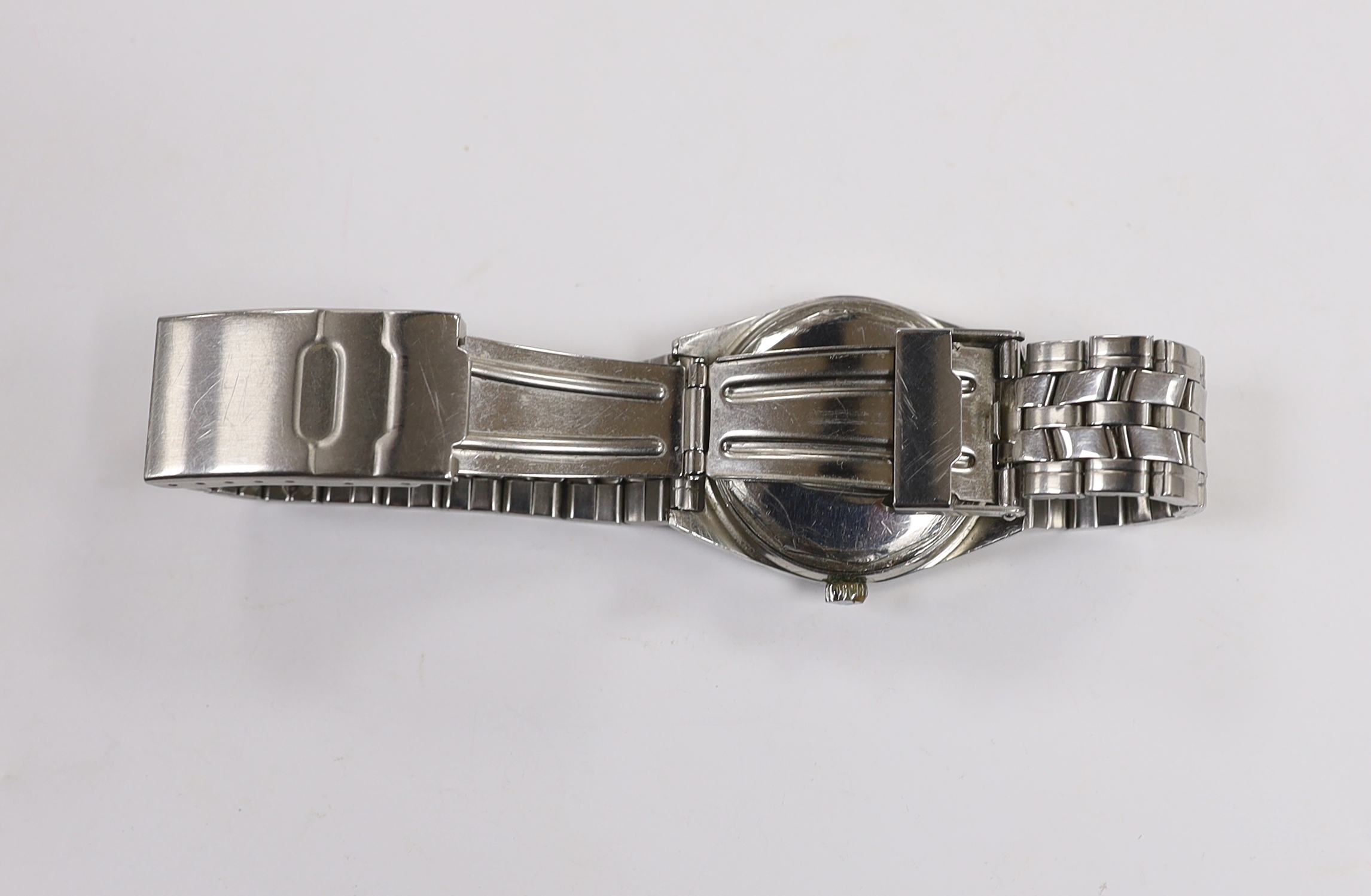 A gentleman's stainless steel Tissot Visodate Seastar automatic wrist watch, on a stainless steel bracelet.